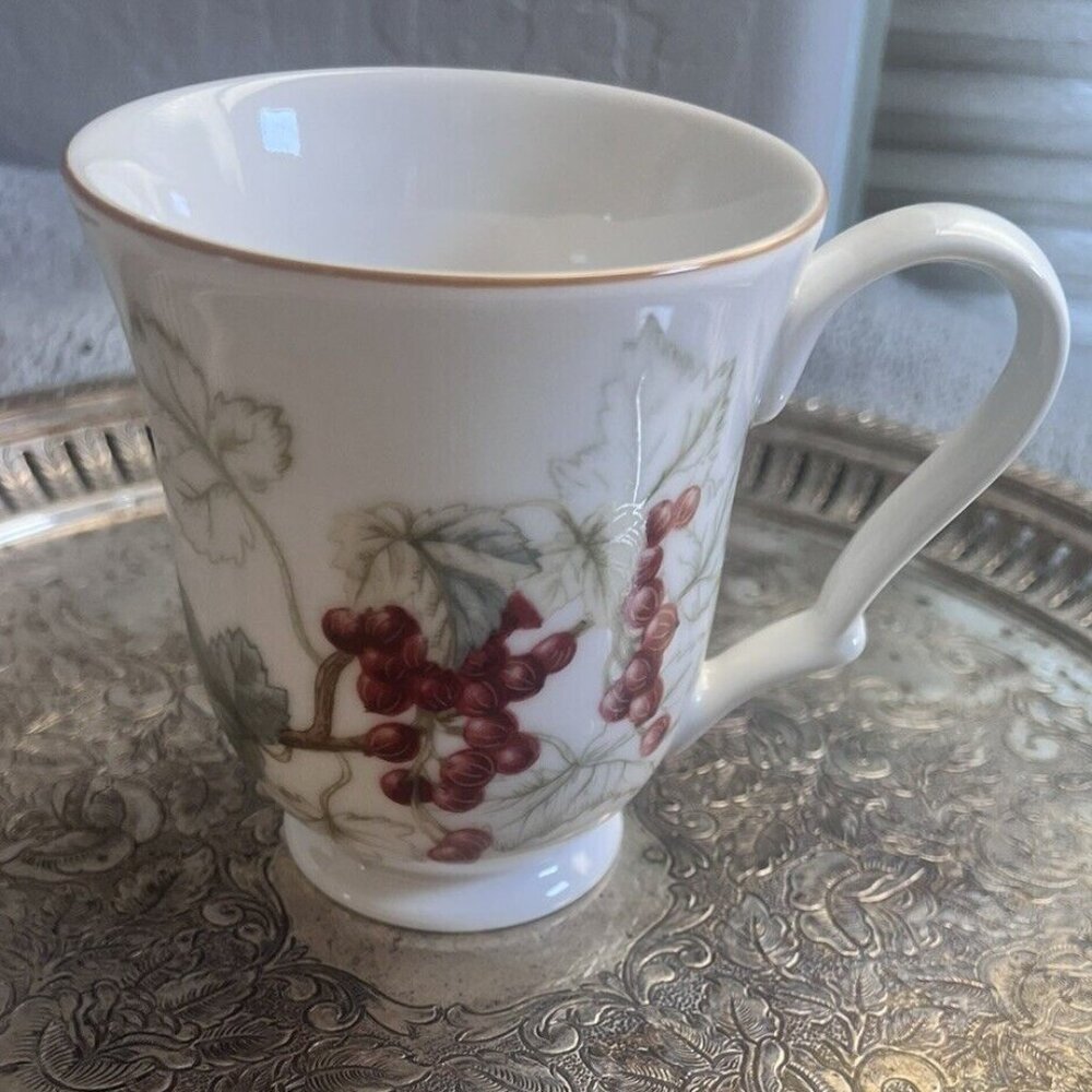 Vintage Charter Club 1997 SUMMER GROVE 12 oz CURRANTS Ceramic Coffee Tea Mug Cup